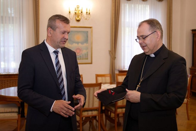 Susret biskupa Bože Radoša i župana Anđelka Stričaka